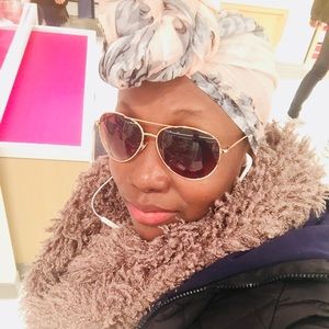 Meet your Posher, Elena